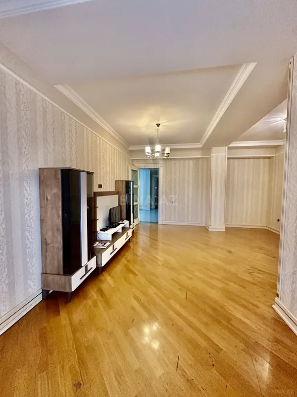 Kirayə verilir 4 otaqlı mənzil 180 m²