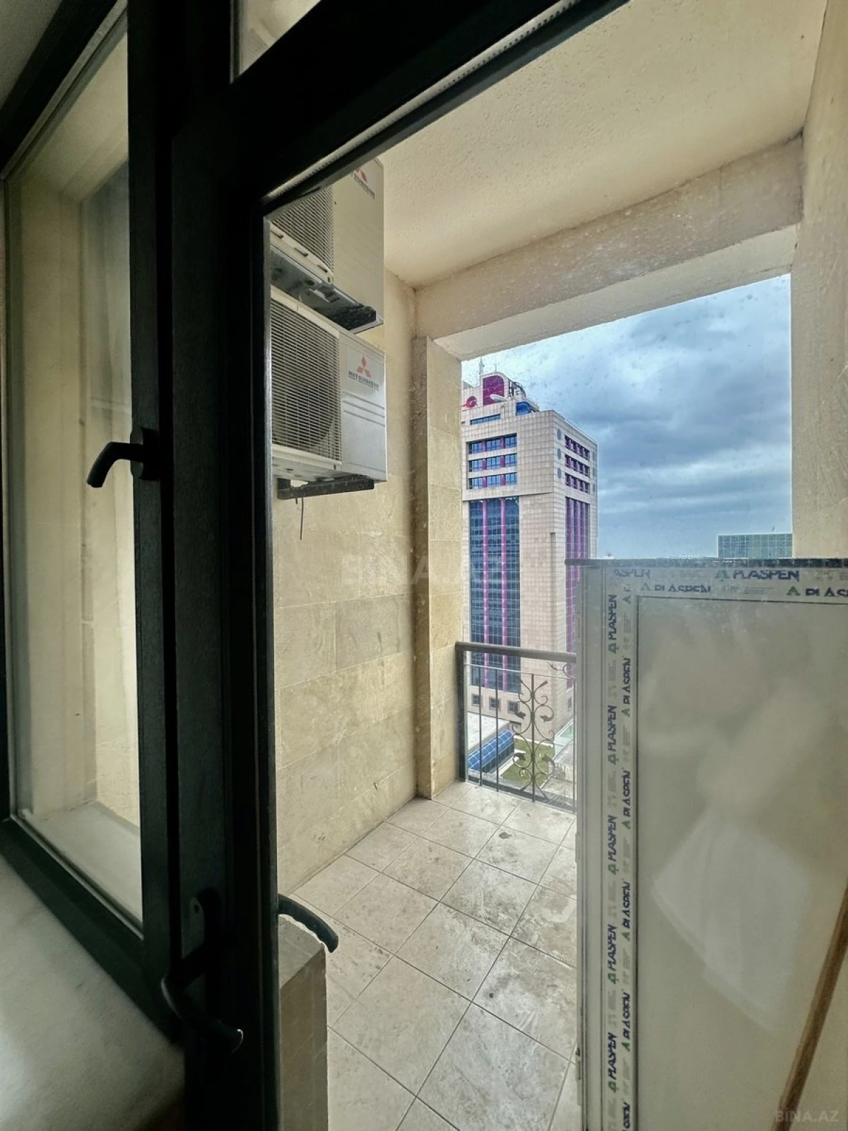 Kirayə verilir 4 otaqlı mənzil 180 m²