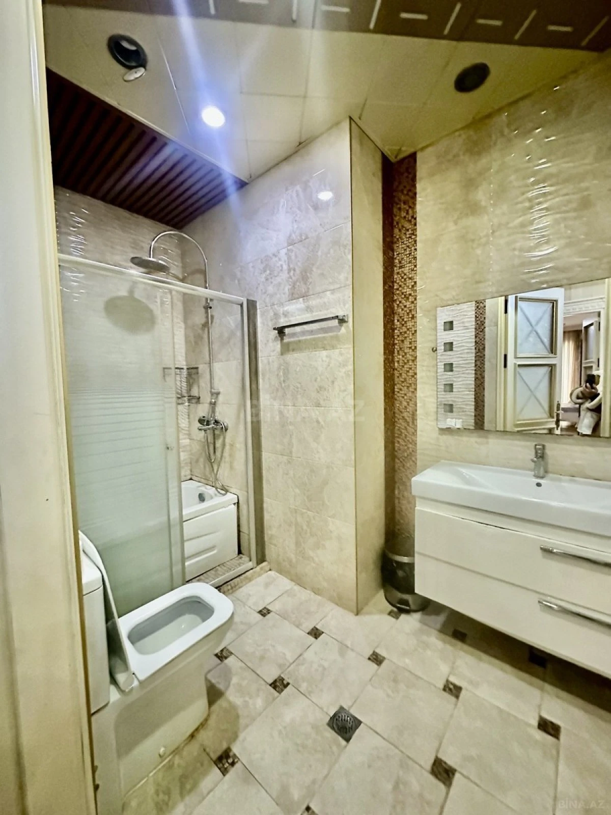 Kirayə verilir 4 otaqlı mənzil 180 m²
