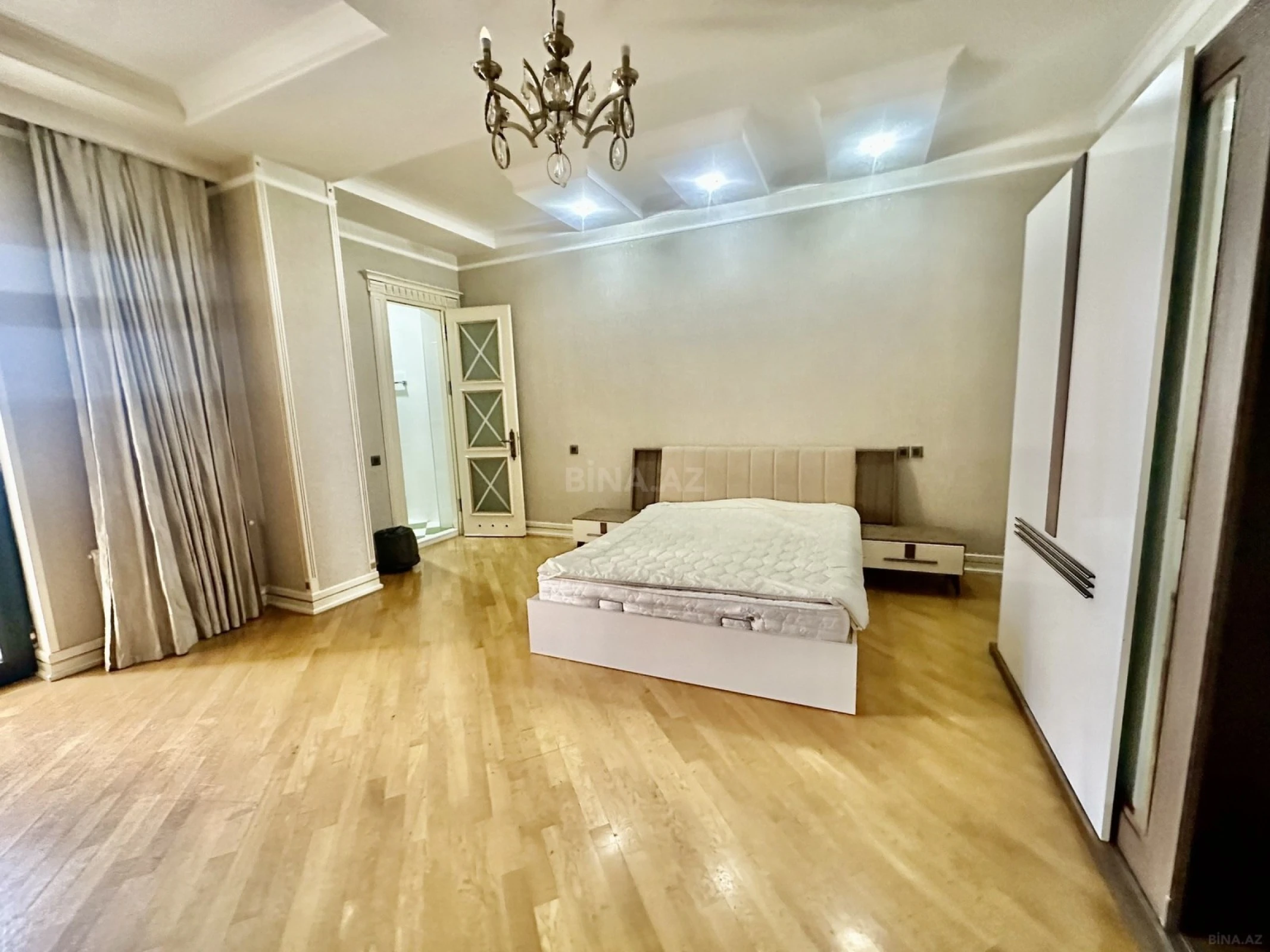 Kirayə verilir 4 otaqlı mənzil 180 m²