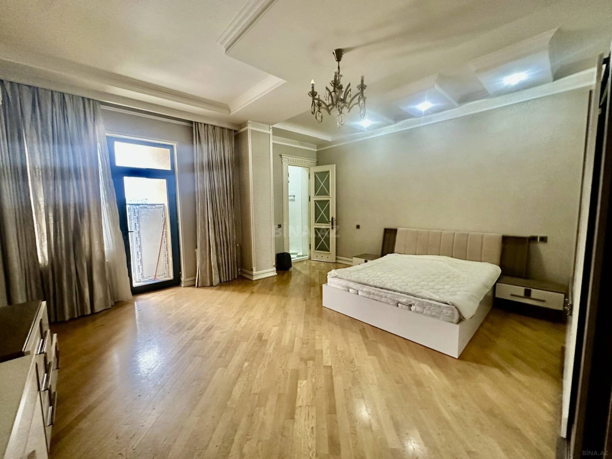 Kirayə verilir 4 otaqlı mənzil 180 m²