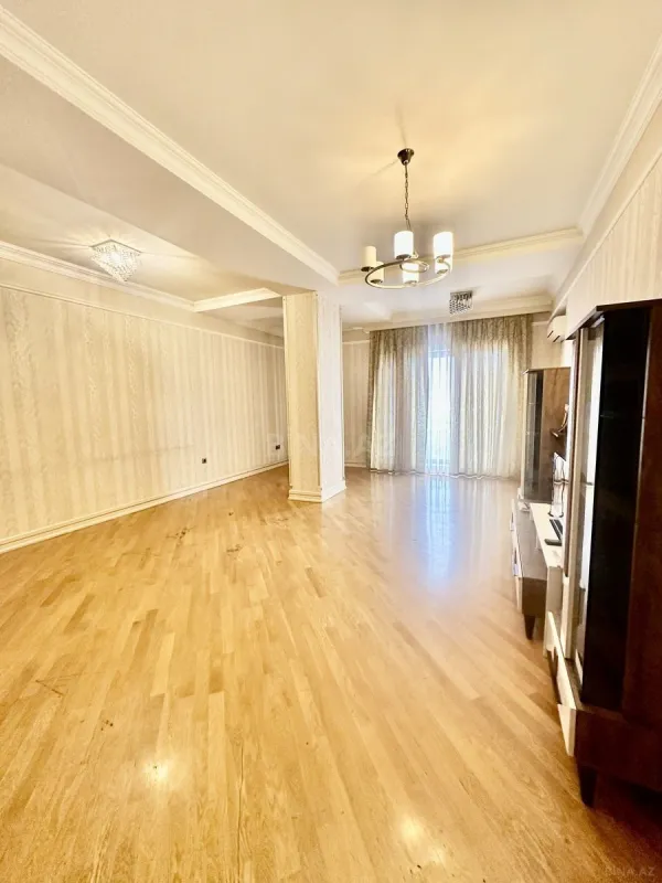 Kirayə verilir 4 otaqlı mənzil 180 m²