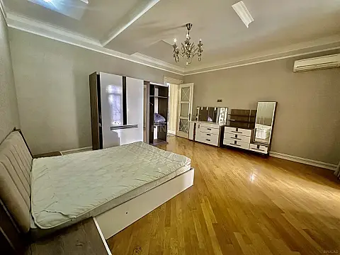 Kirayə verilir 4 otaqlı mənzil 180 m²