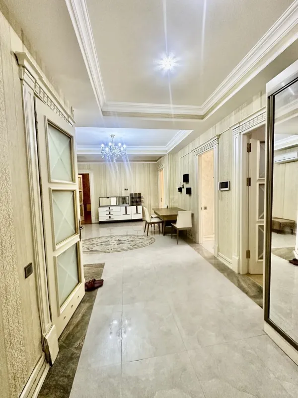 Kirayə verilir 4 otaqlı mənzil 180 m²