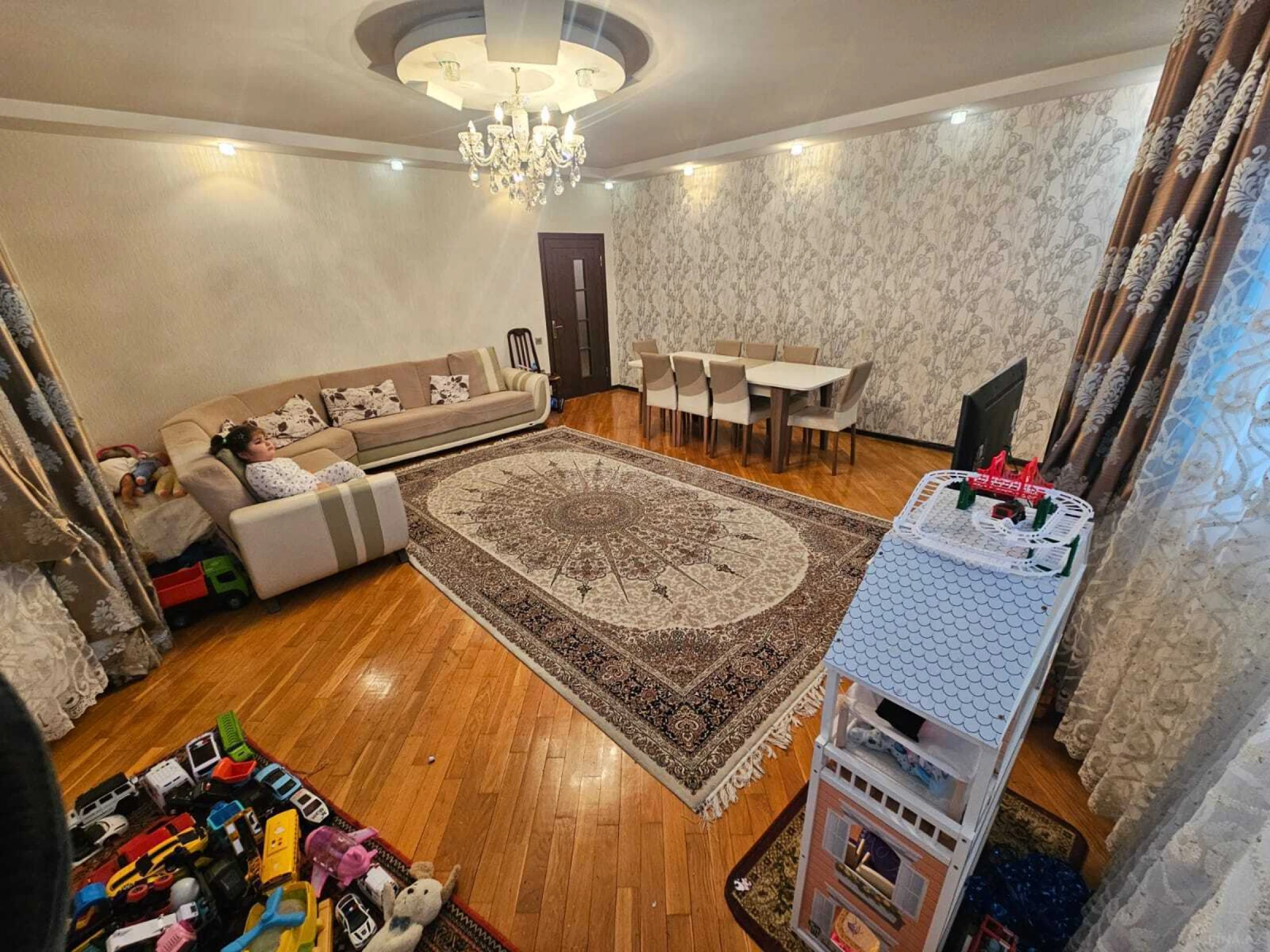 Satılır 2 otaqlı mənzil 105 m²