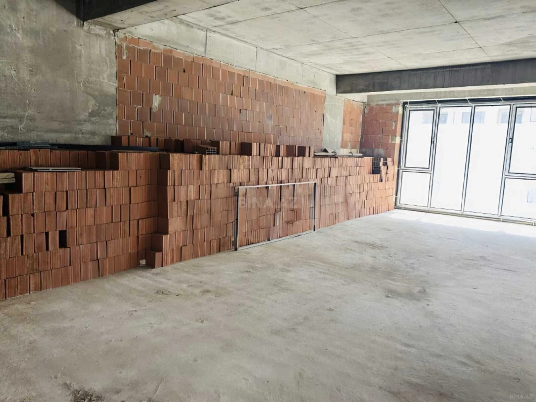 Satılır 4 otaqlı mənzil 172.8 m²