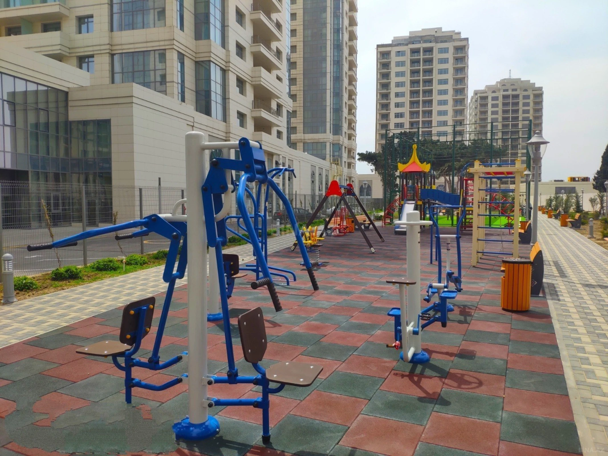 Satılır 4 otaqlı mənzil 172.8 m²