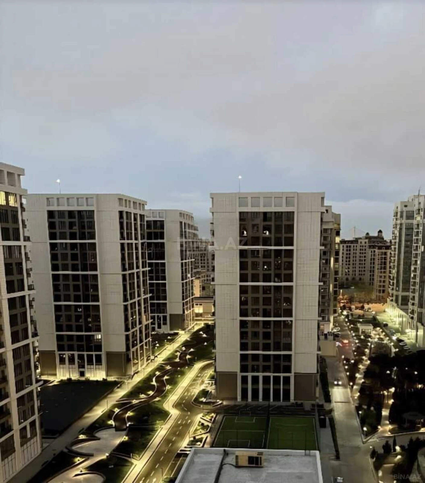 Satılır 4 otaqlı mənzil 172.8 m²