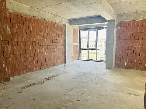 Satılır 4 otaqlı mənzil 172.8 m²