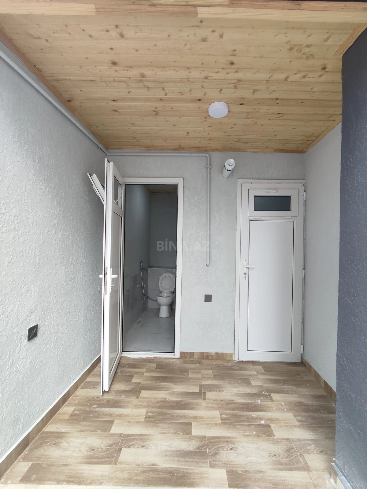 Satılır 5 otaqlı mənzil 200 m²