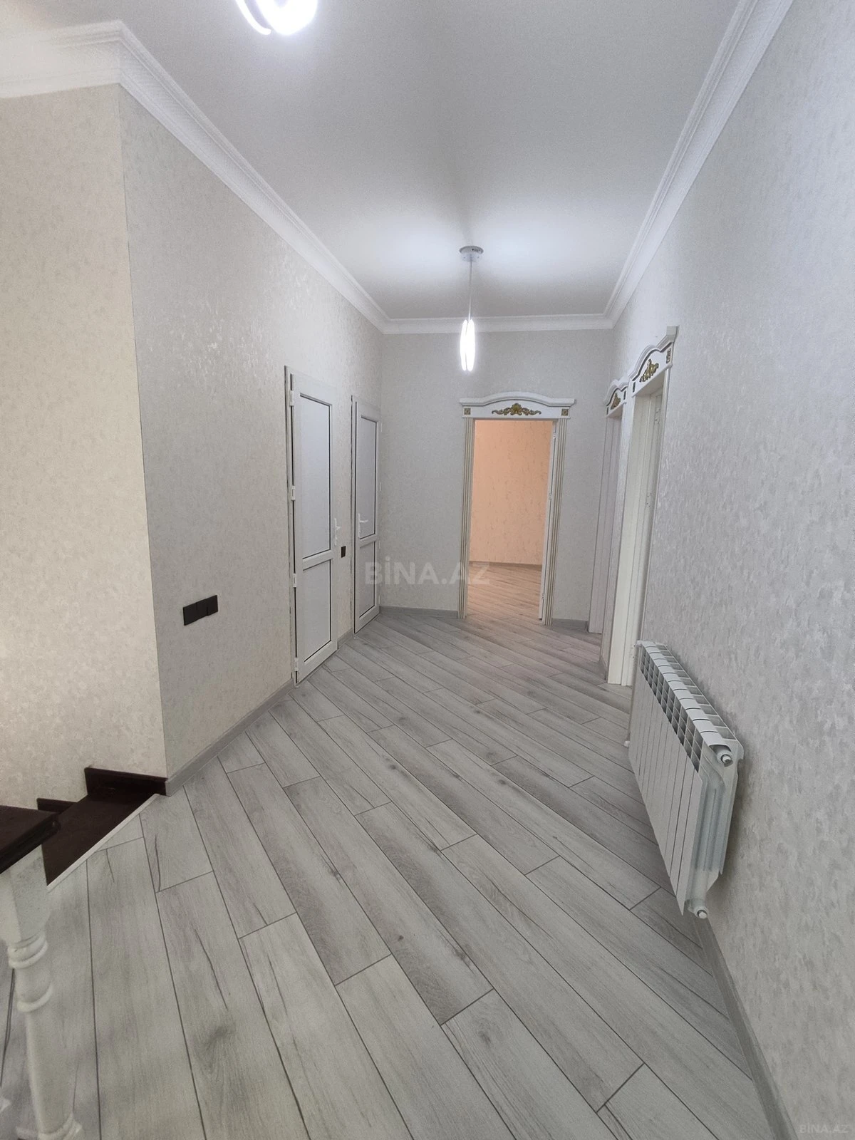 Satılır 5 otaqlı mənzil 200 m²