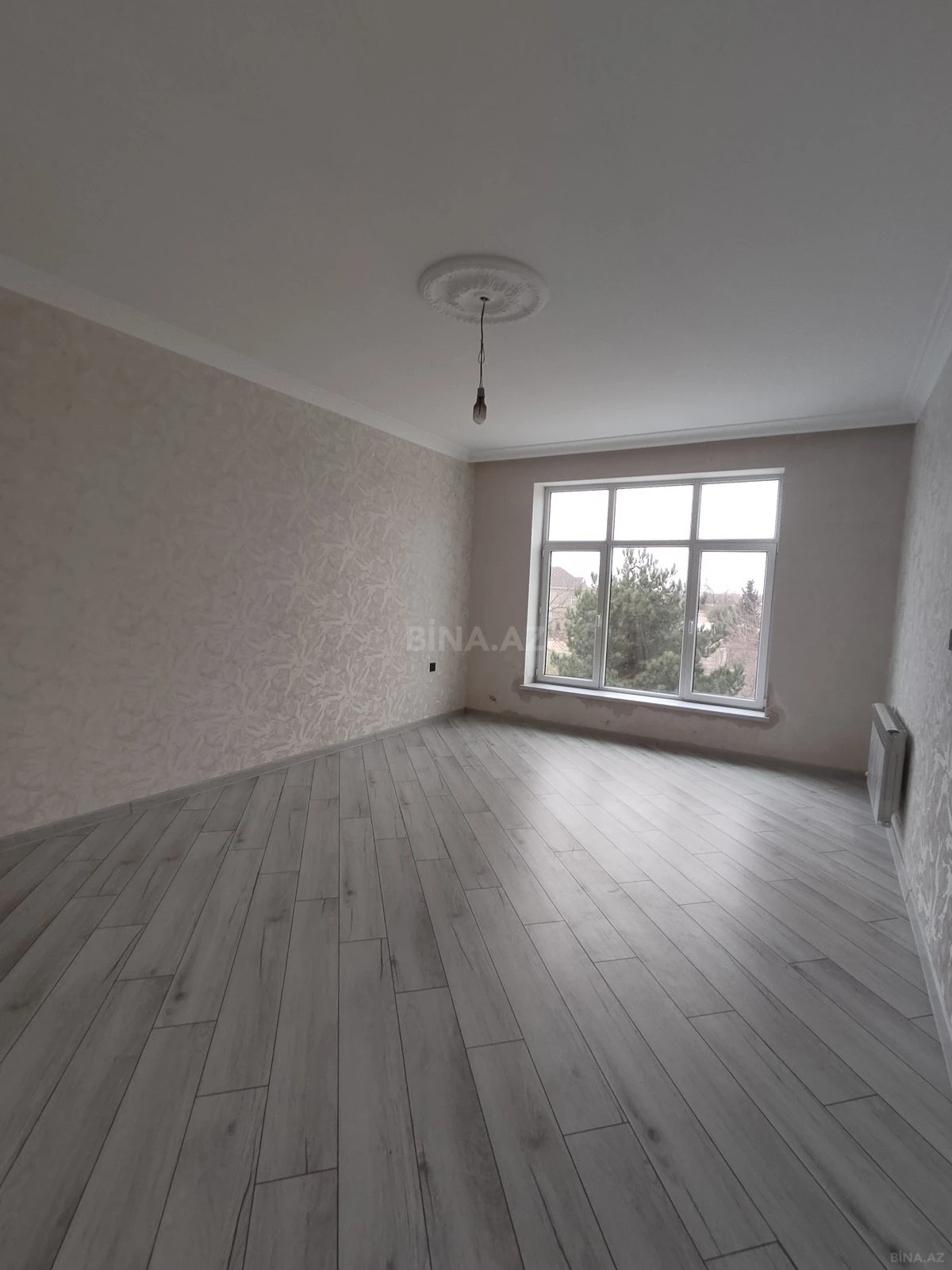 Satılır 5 otaqlı mənzil 200 m²