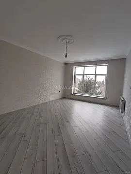 Satılır 5 otaqlı mənzil 200 m²