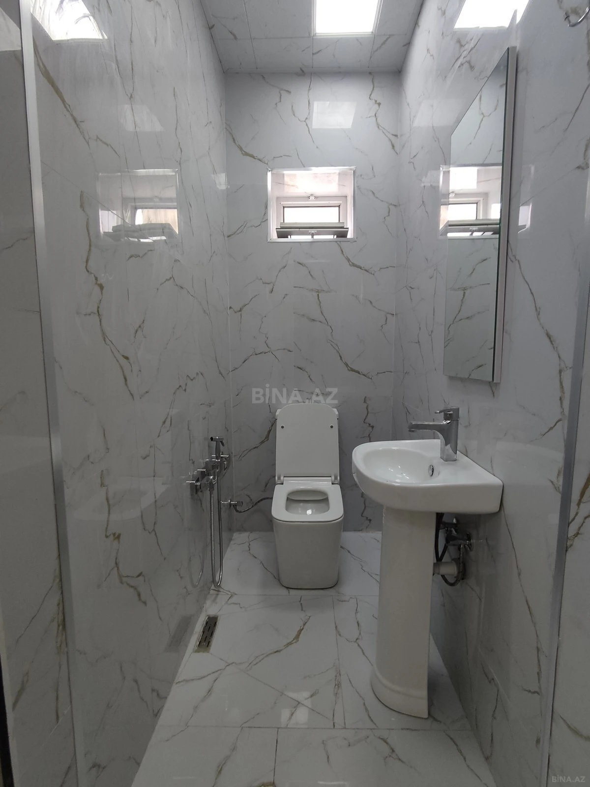 Satılır 5 otaqlı mənzil 200 m²