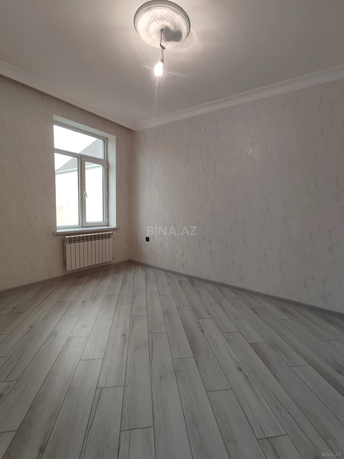 Satılır 5 otaqlı mənzil 200 m²