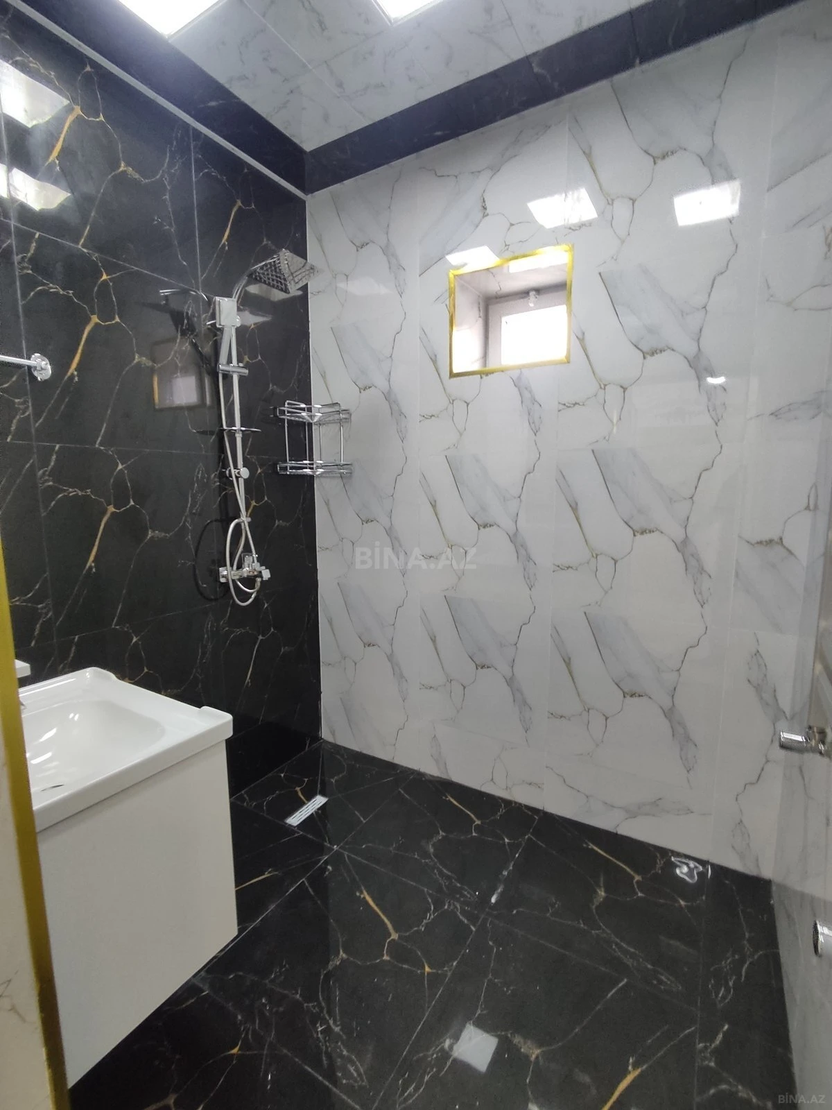 Satılır 5 otaqlı mənzil 200 m²