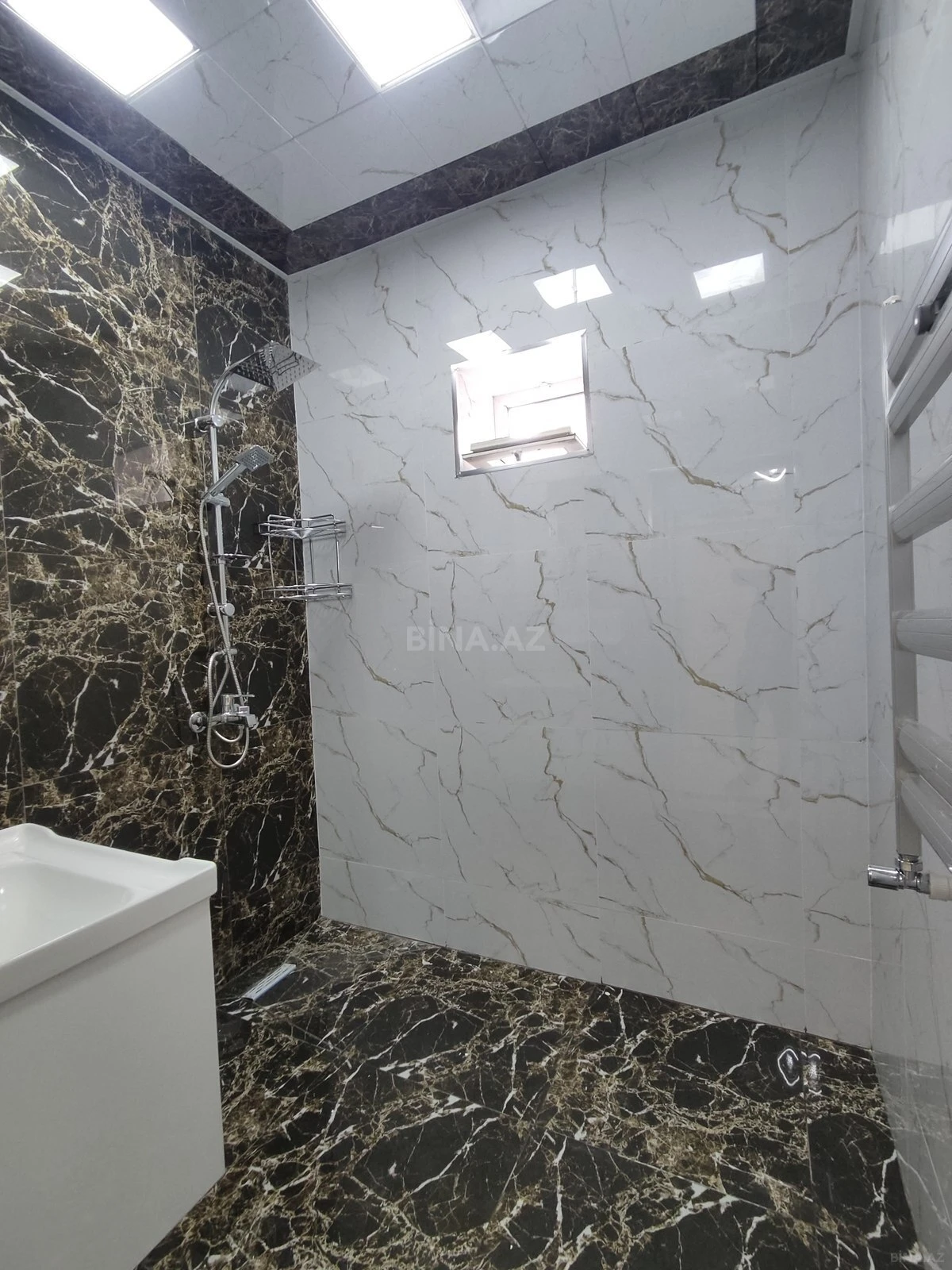 Satılır 5 otaqlı mənzil 200 m²