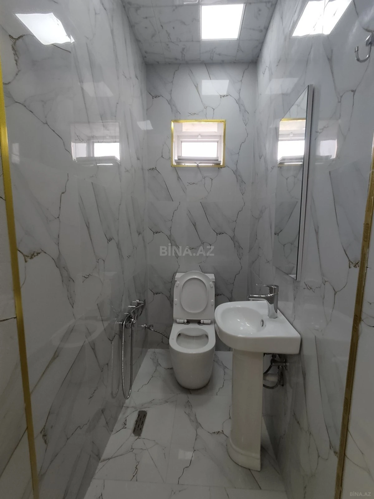 Satılır 5 otaqlı mənzil 200 m²