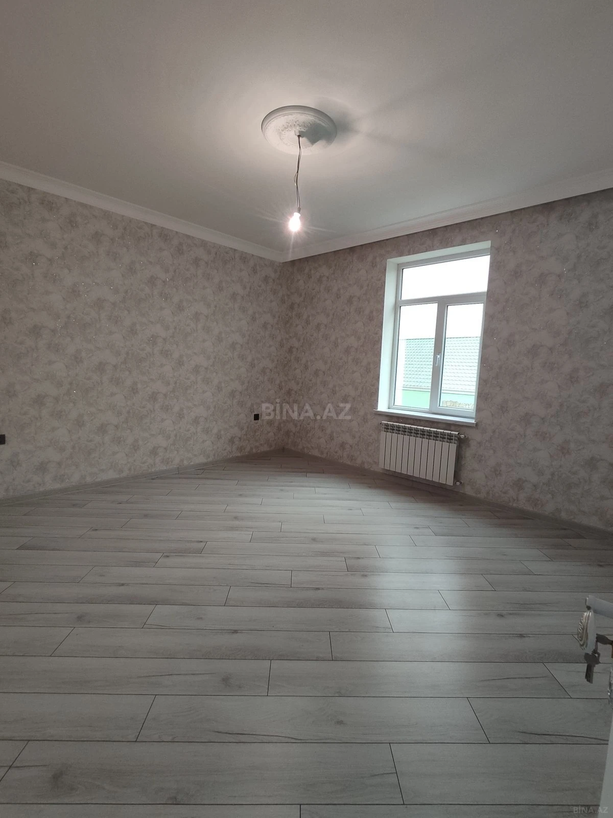 Satılır 5 otaqlı mənzil 200 m²