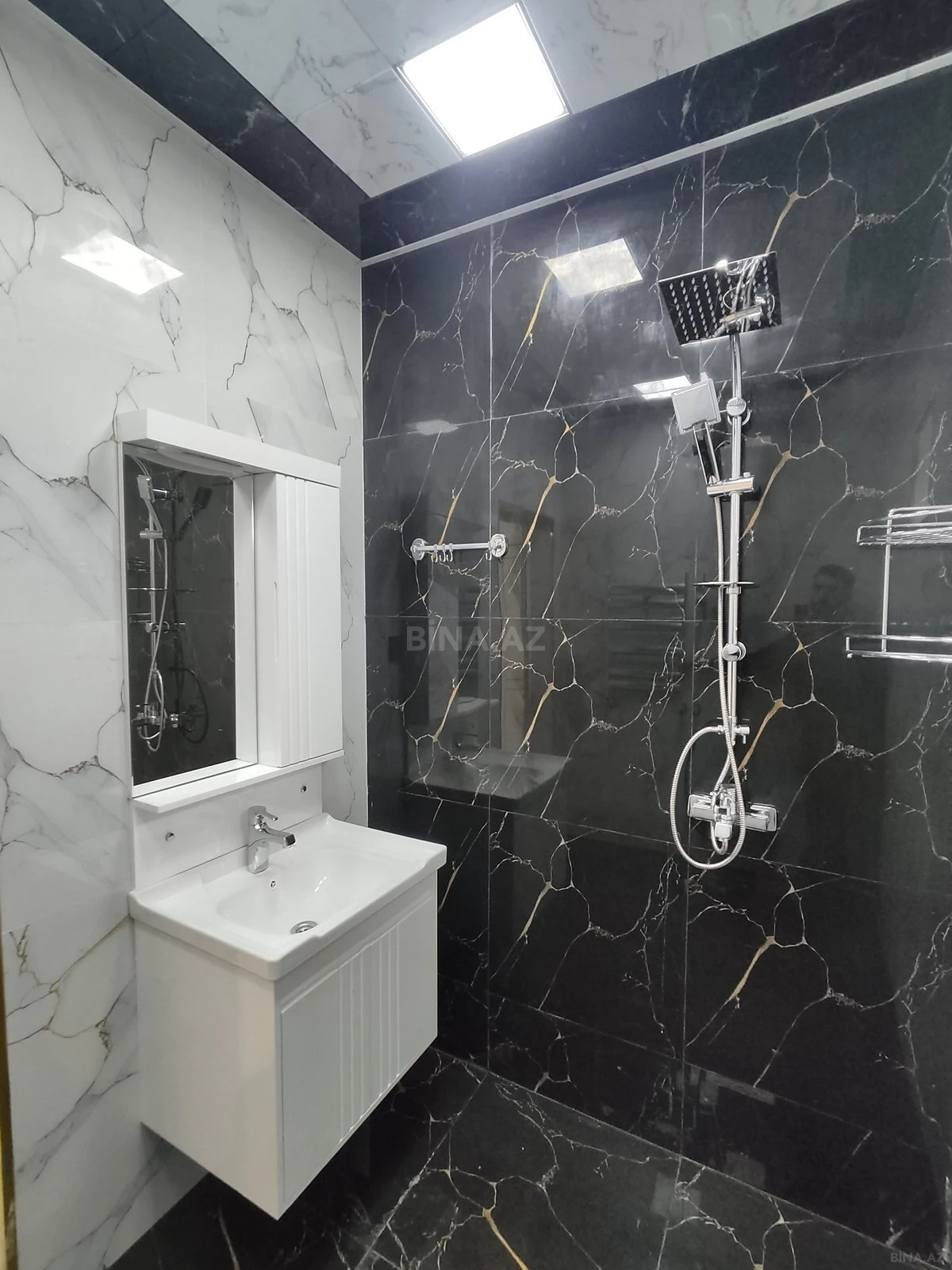 Satılır 5 otaqlı mənzil 200 m²