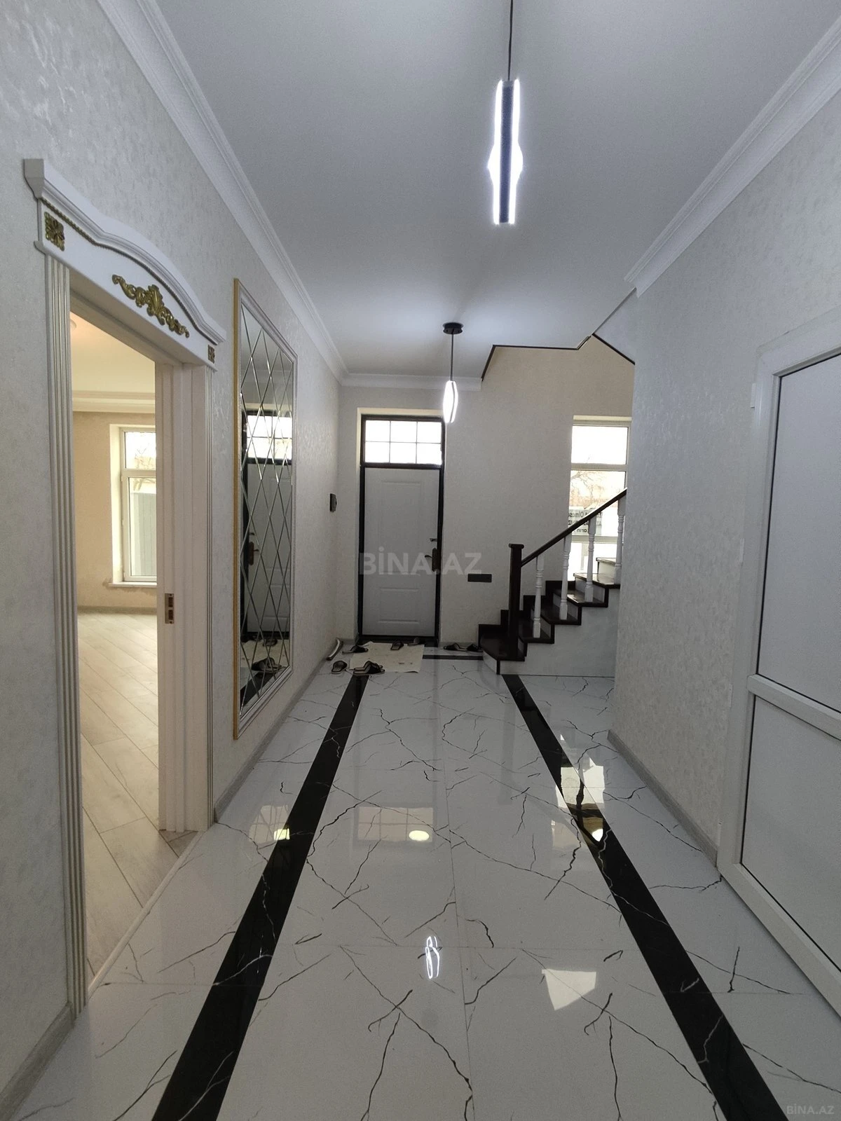 Satılır 5 otaqlı mənzil 200 m²