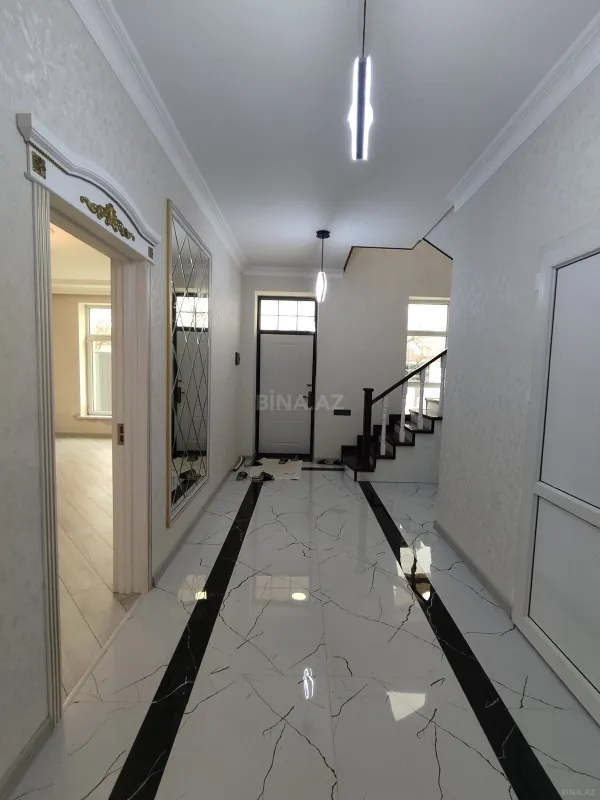 Satılır 5 otaqlı mənzil 200 m²