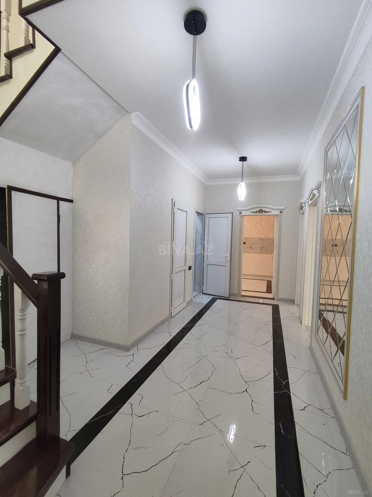 Satılır 5 otaqlı mənzil 200 m²