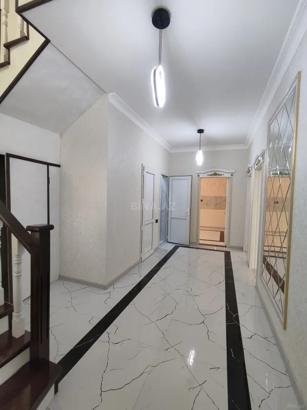 Satılır 5 otaqlı mənzil 200 m²