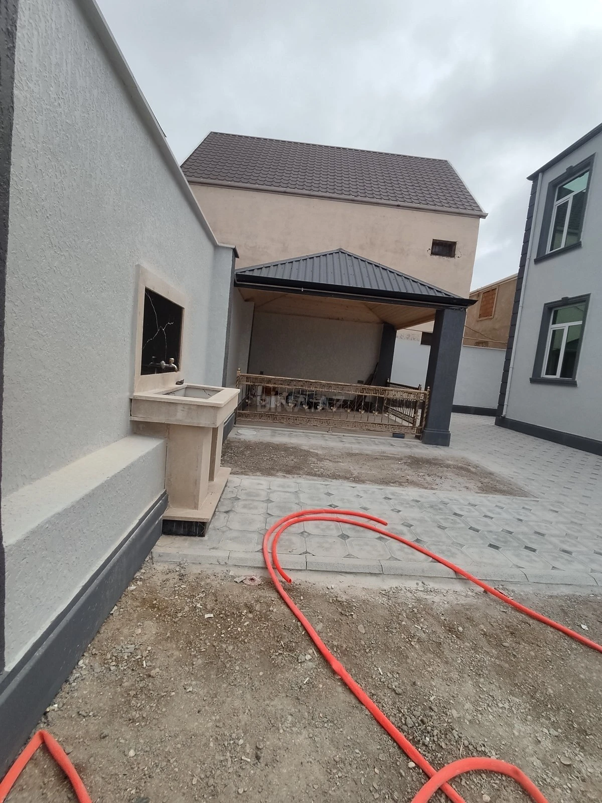 Satılır 5 otaqlı mənzil 200 m²