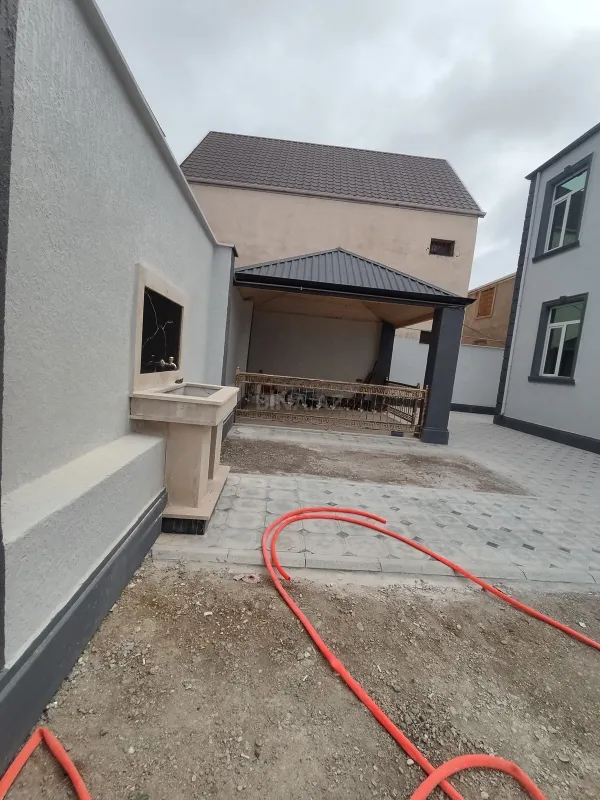 Satılır 5 otaqlı mənzil 200 m²