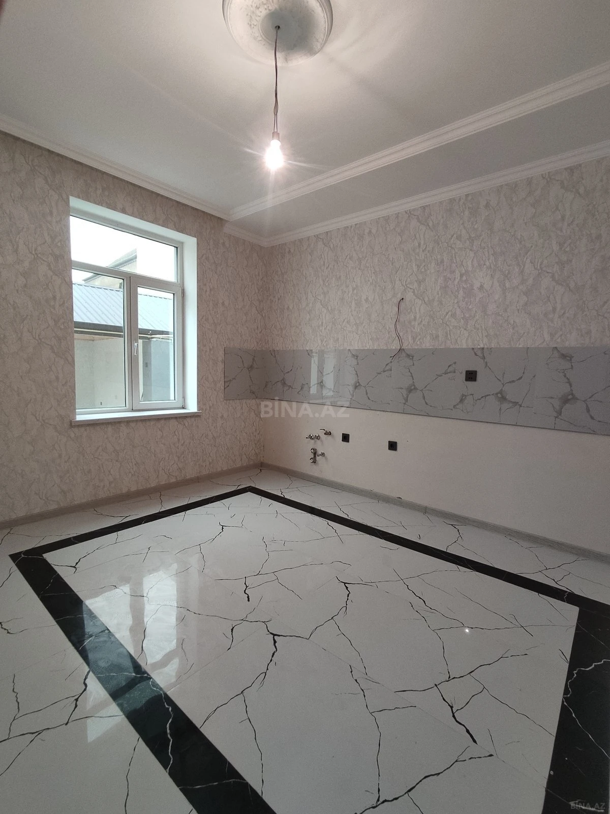 Satılır 5 otaqlı mənzil 200 m²