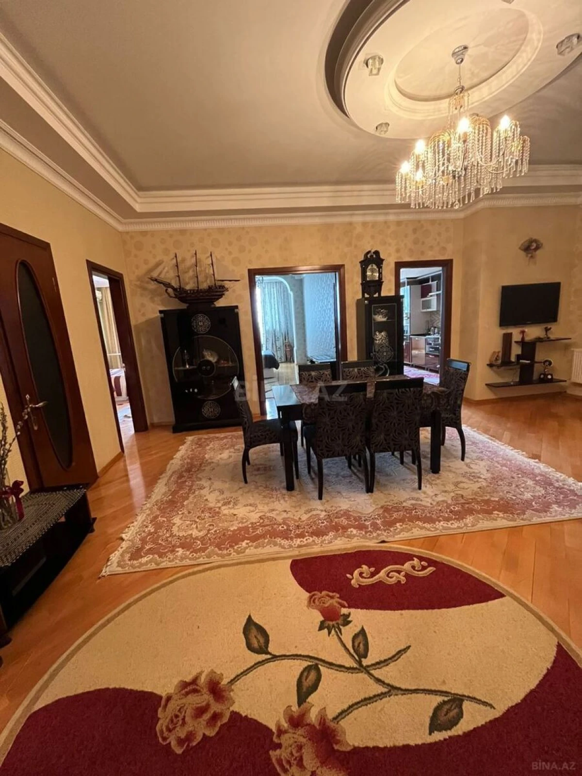 Kirayə verilir 3 otaqlı mənzil 130 m²