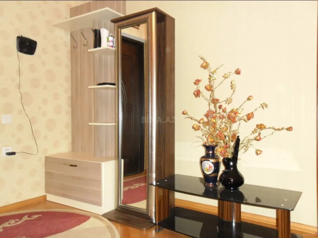 Kirayə verilir 3 otaqlı mənzil 130 m²