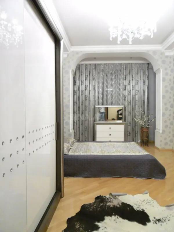 Kirayə verilir 3 otaqlı mənzil 130 m²