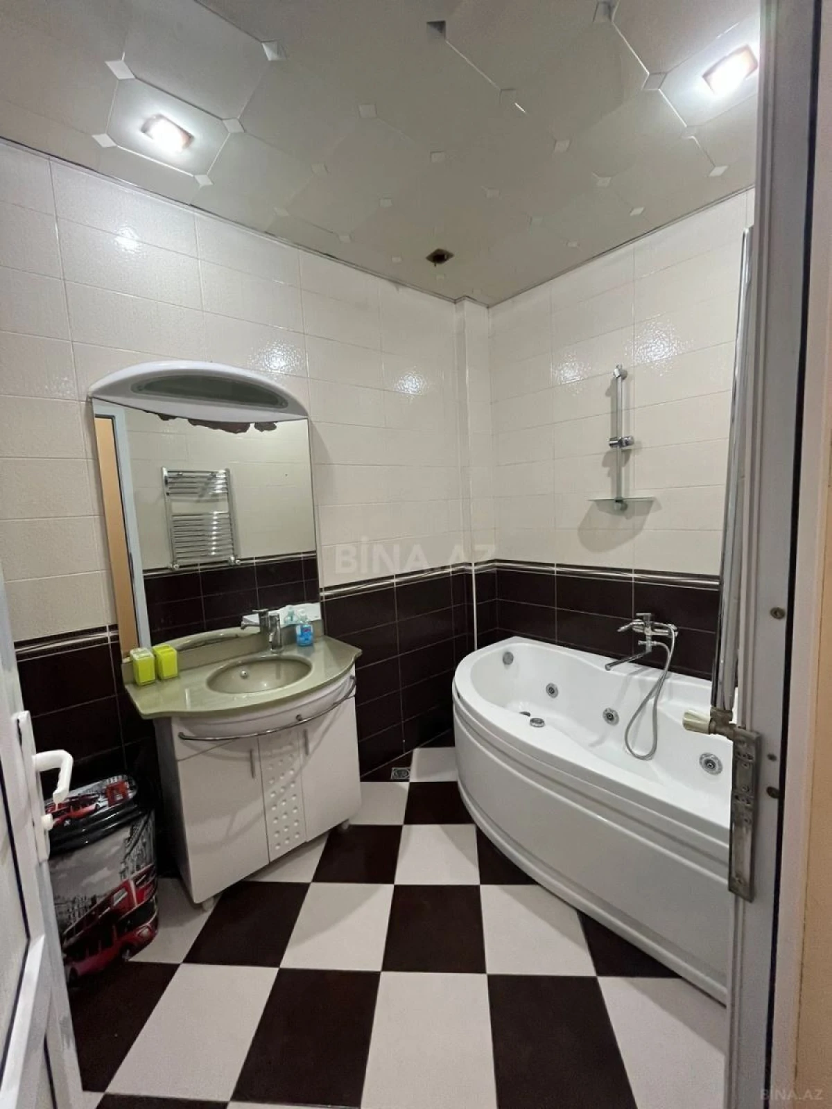 Kirayə verilir 3 otaqlı mənzil 130 m²