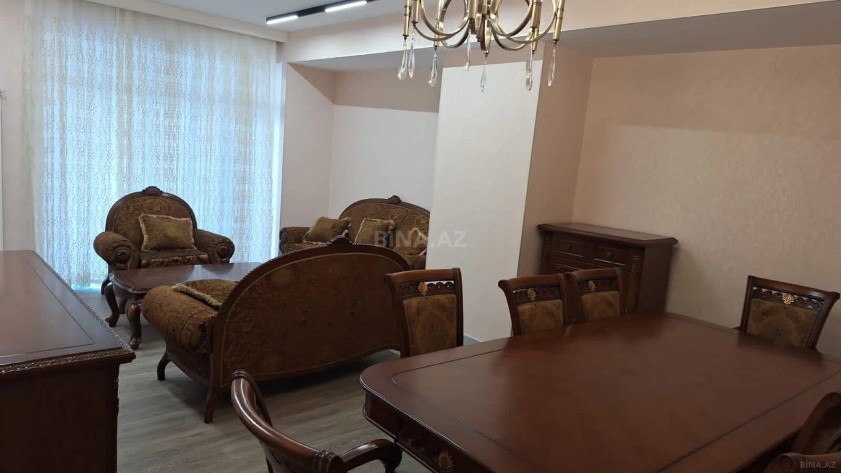Kirayə verilir 4 otaqlı mənzil 190 m²