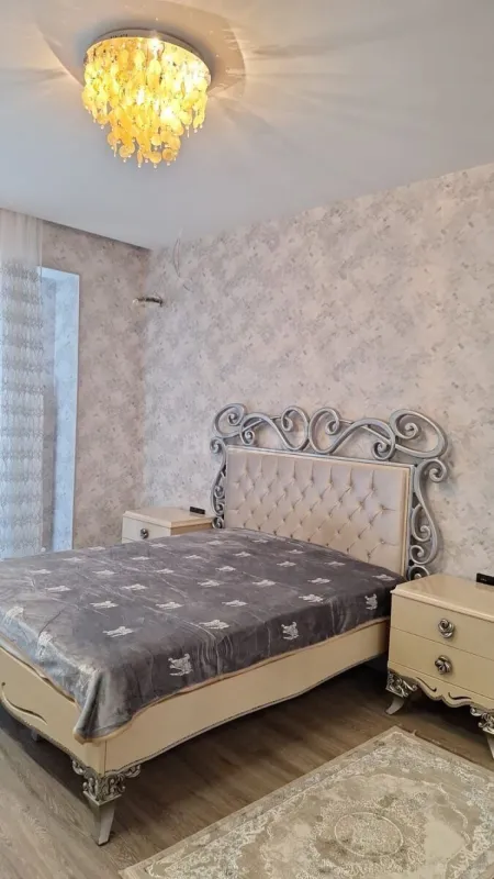 Kirayə verilir 4 otaqlı mənzil 190 m²
