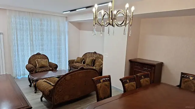 Kirayə verilir 4 otaqlı mənzil 190 m²