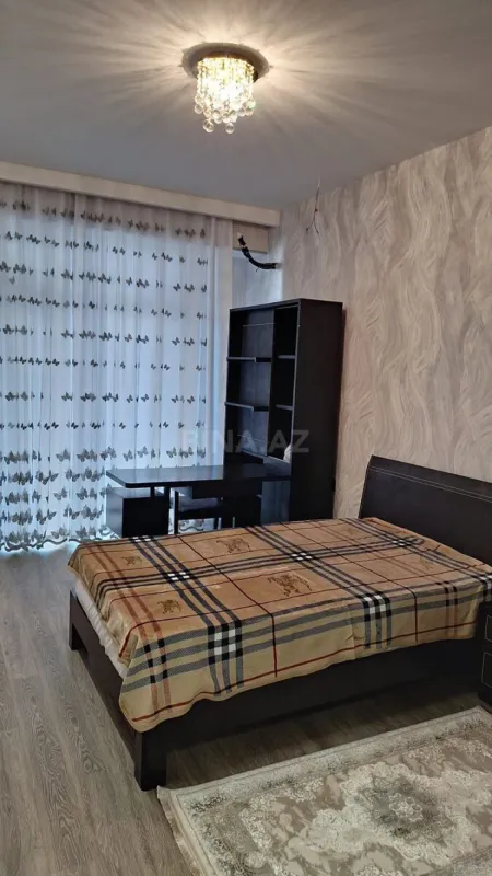 Kirayə verilir 4 otaqlı mənzil 190 m²