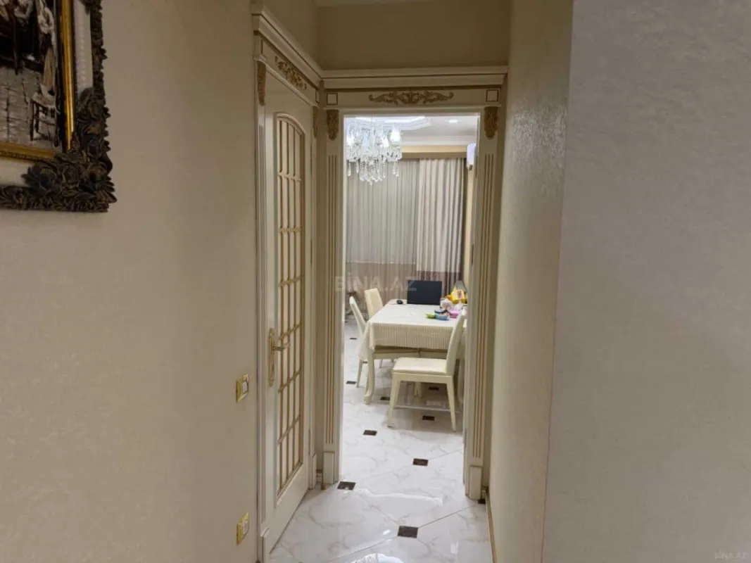 Satılır 4 otaqlı mənzil 180 m²