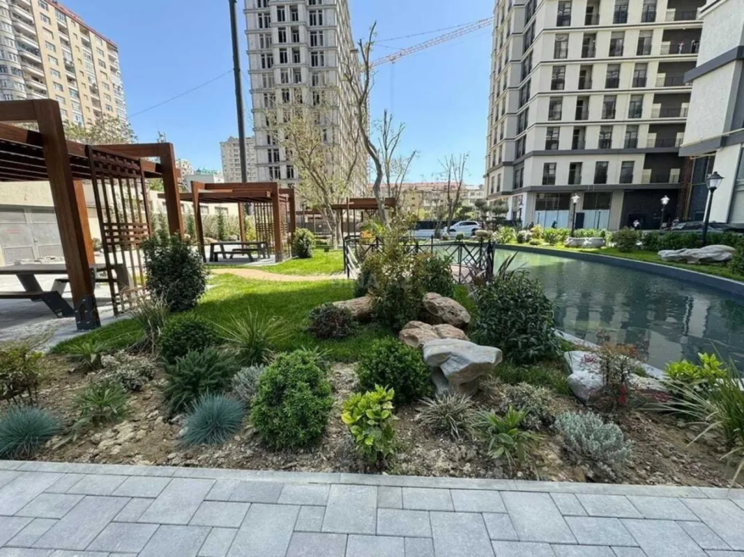 Satılır 4 otaqlı mənzil 223 m²