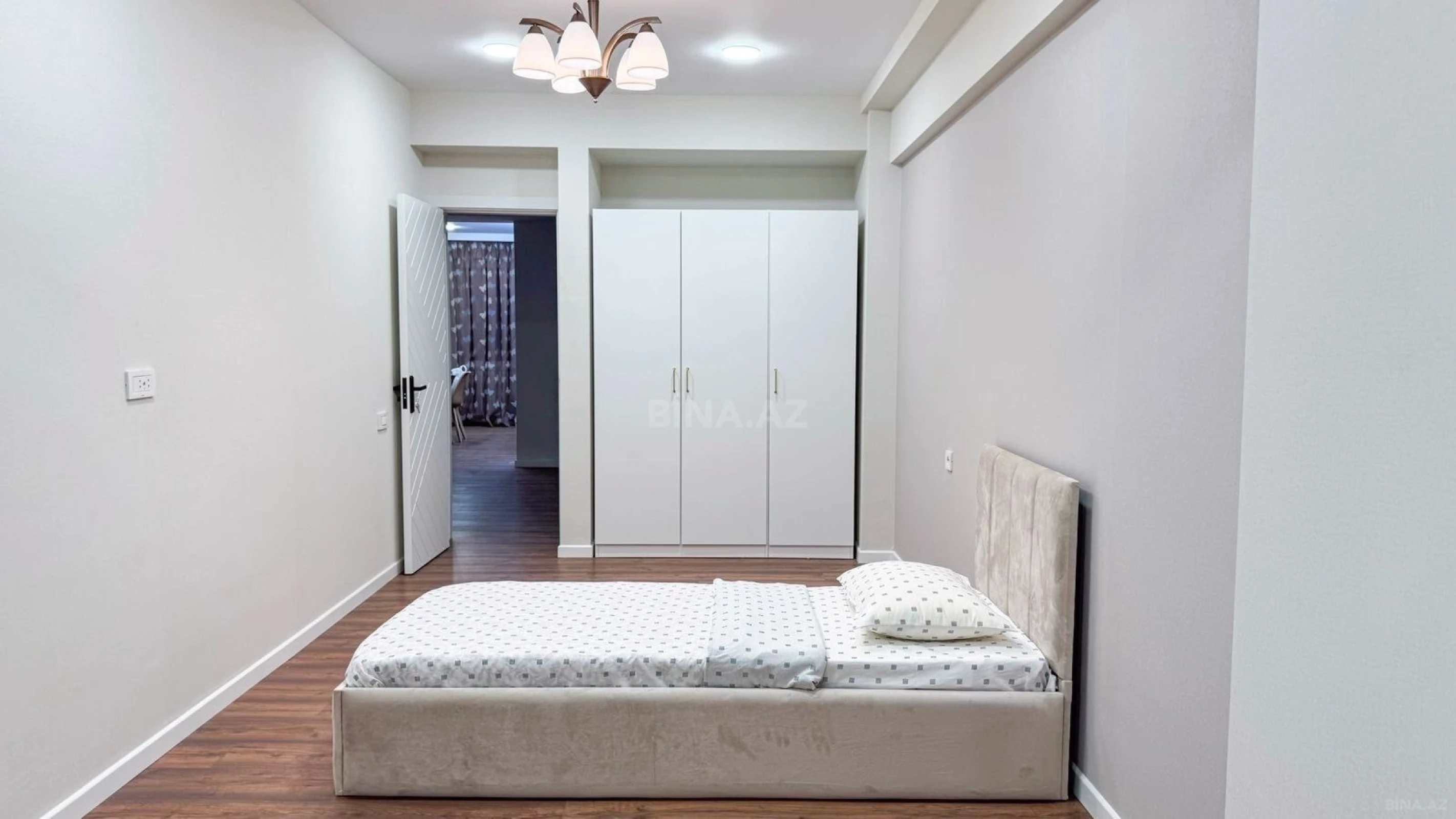 Kirayə verilir 3 otaqlı mənzil 150 m²