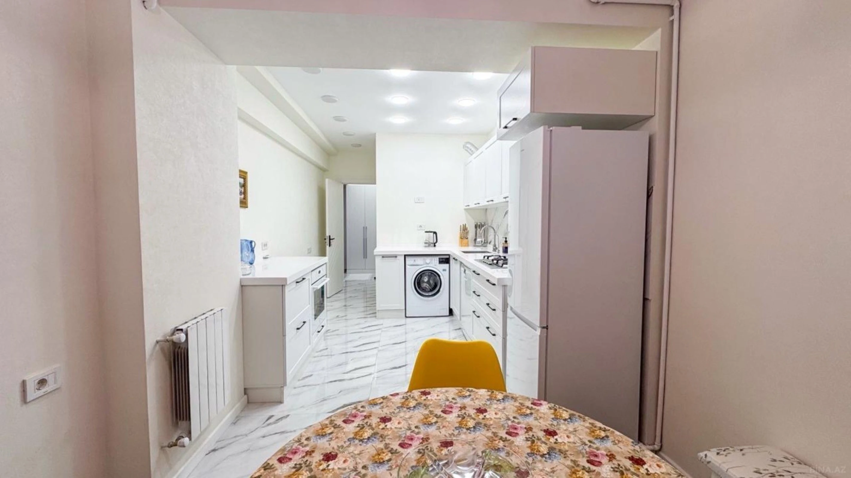 Kirayə verilir 3 otaqlı mənzil 150 m²