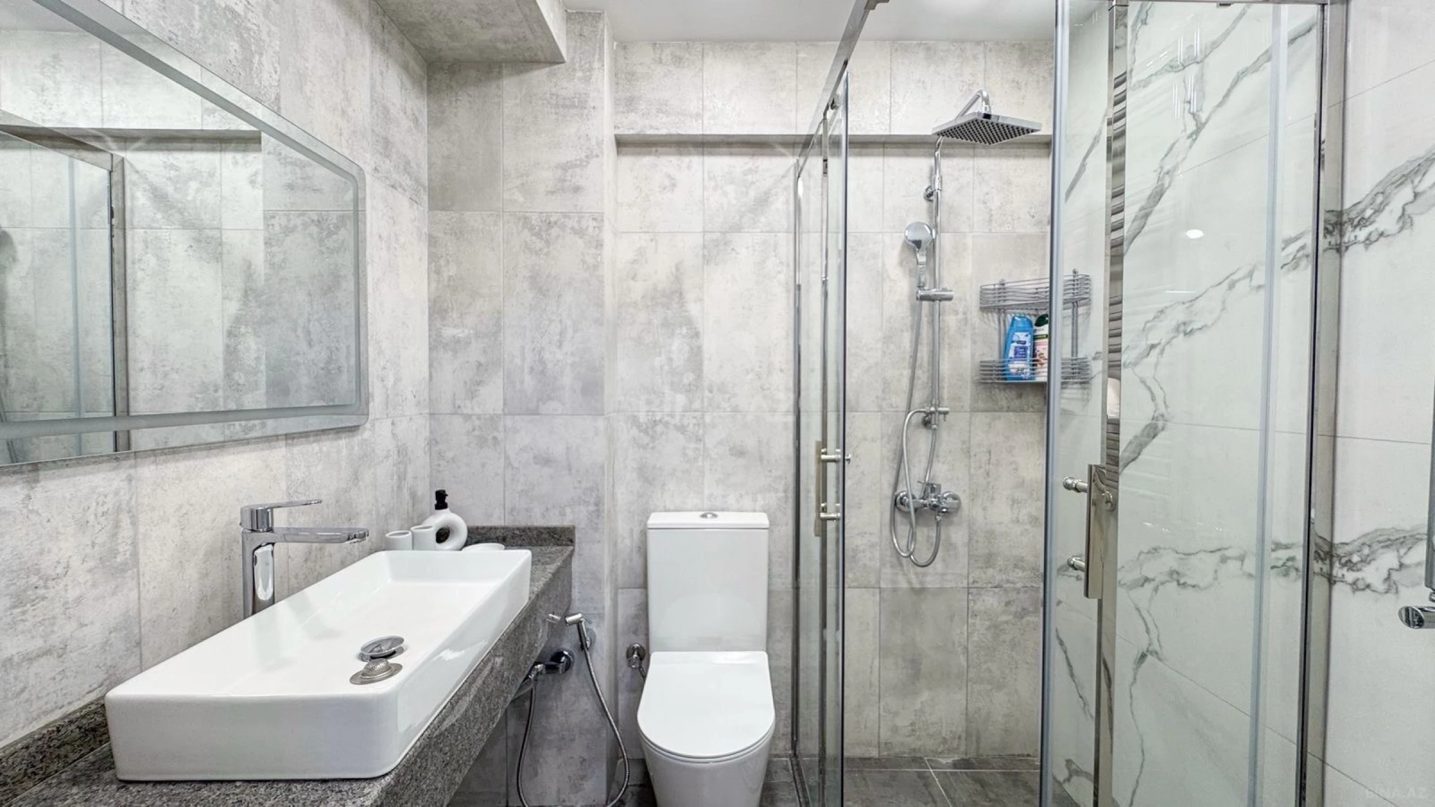 Kirayə verilir 3 otaqlı mənzil 150 m²