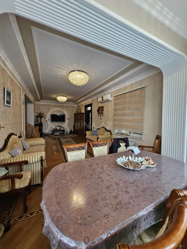 Satılır 5 otaqlı həyət evi 300 m²
