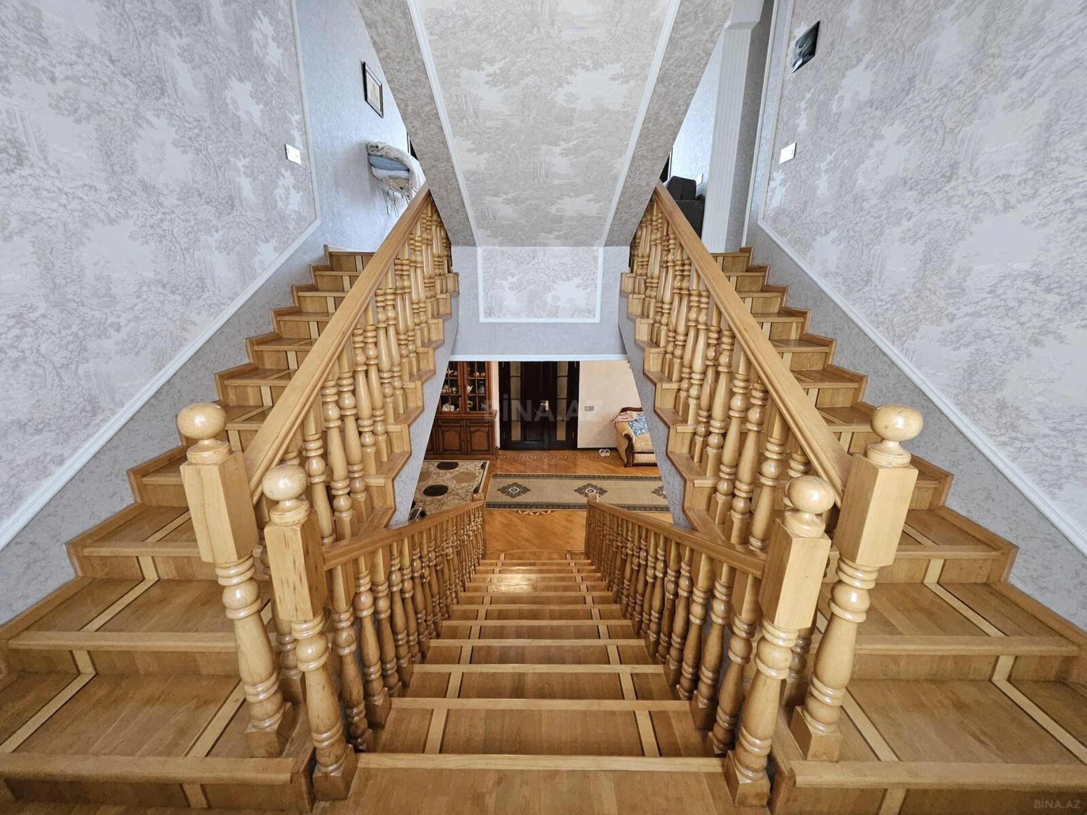 Satılır 5 otaqlı həyət evi 300 m²