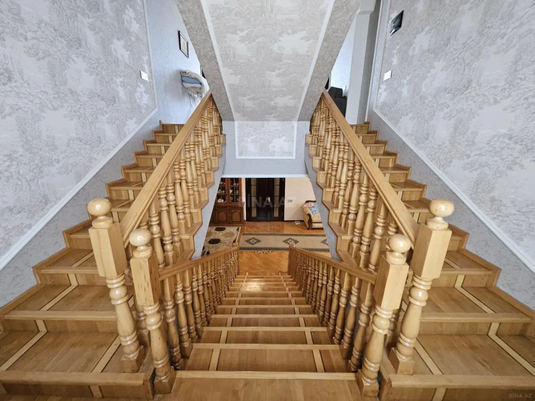 Satılır 5 otaqlı həyət evi 300 m²
