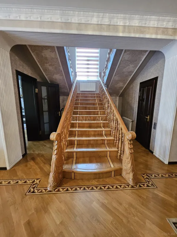 Satılır 5 otaqlı həyət evi 300 m²