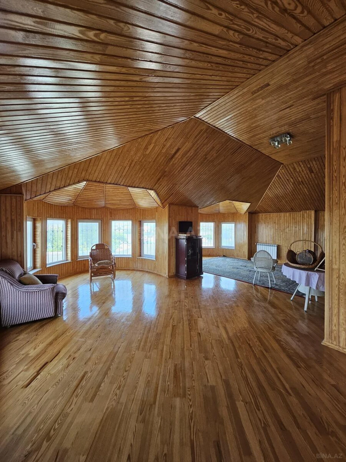 Satılır 5 otaqlı həyət evi 300 m²