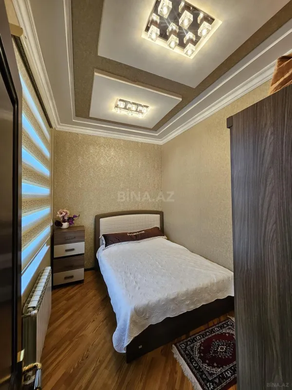 Satılır 5 otaqlı həyət evi 300 m²